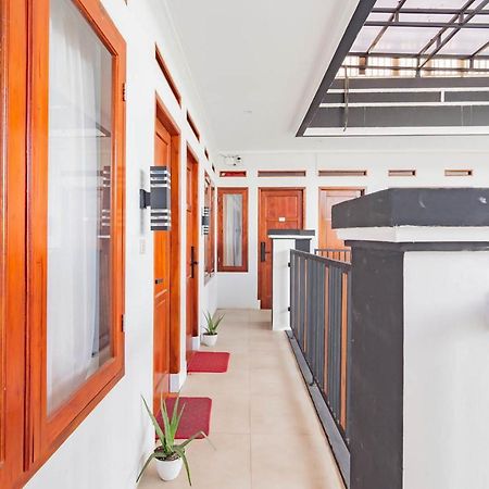 Urbanview Hotel One Family Maribaya By Reddoorz 렘뱅 외부 사진