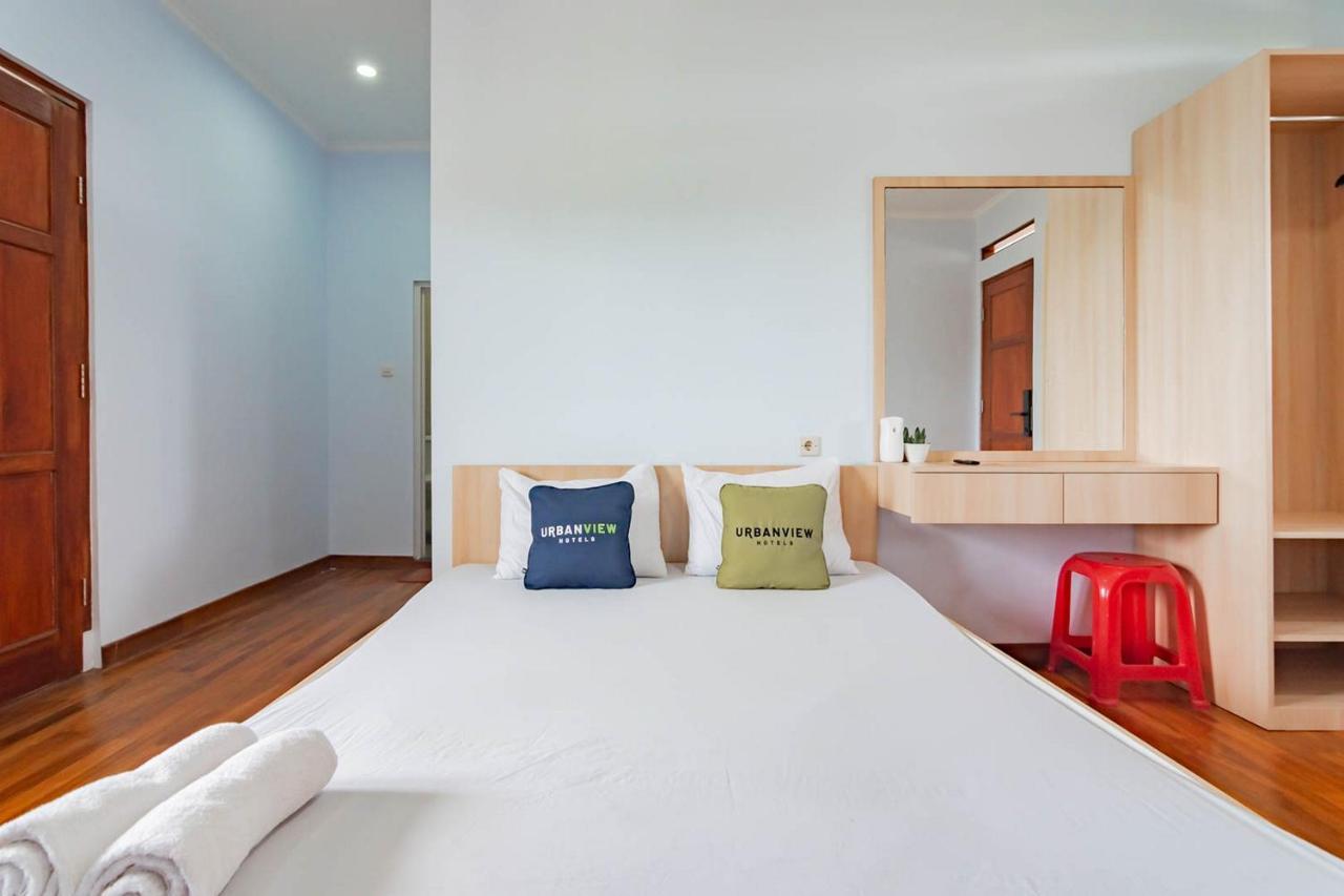 Urbanview Hotel One Family Maribaya By Reddoorz 렘뱅 외부 사진