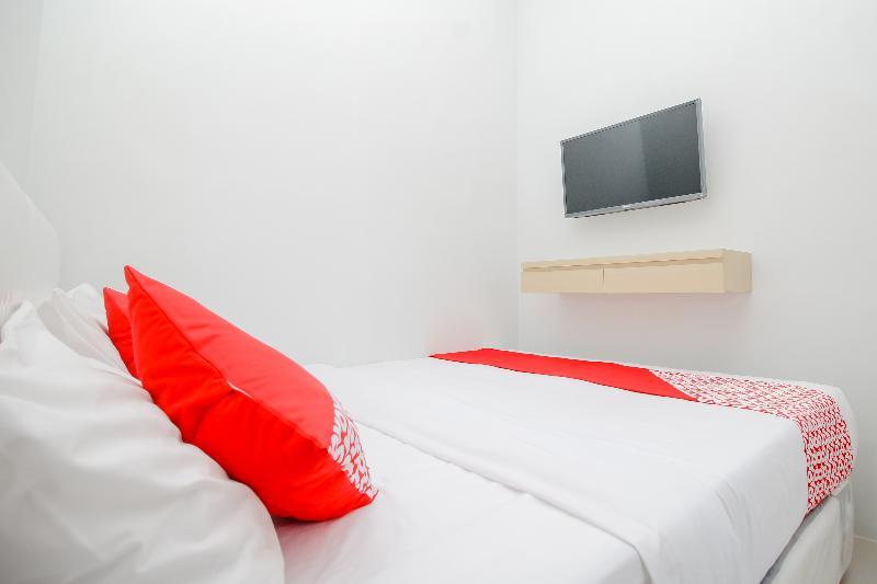 Urbanview Hotel One Family Maribaya By Reddoorz 렘뱅 외부 사진