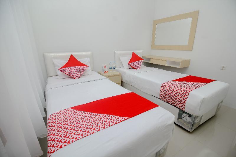 Urbanview Hotel One Family Maribaya By Reddoorz 렘뱅 외부 사진